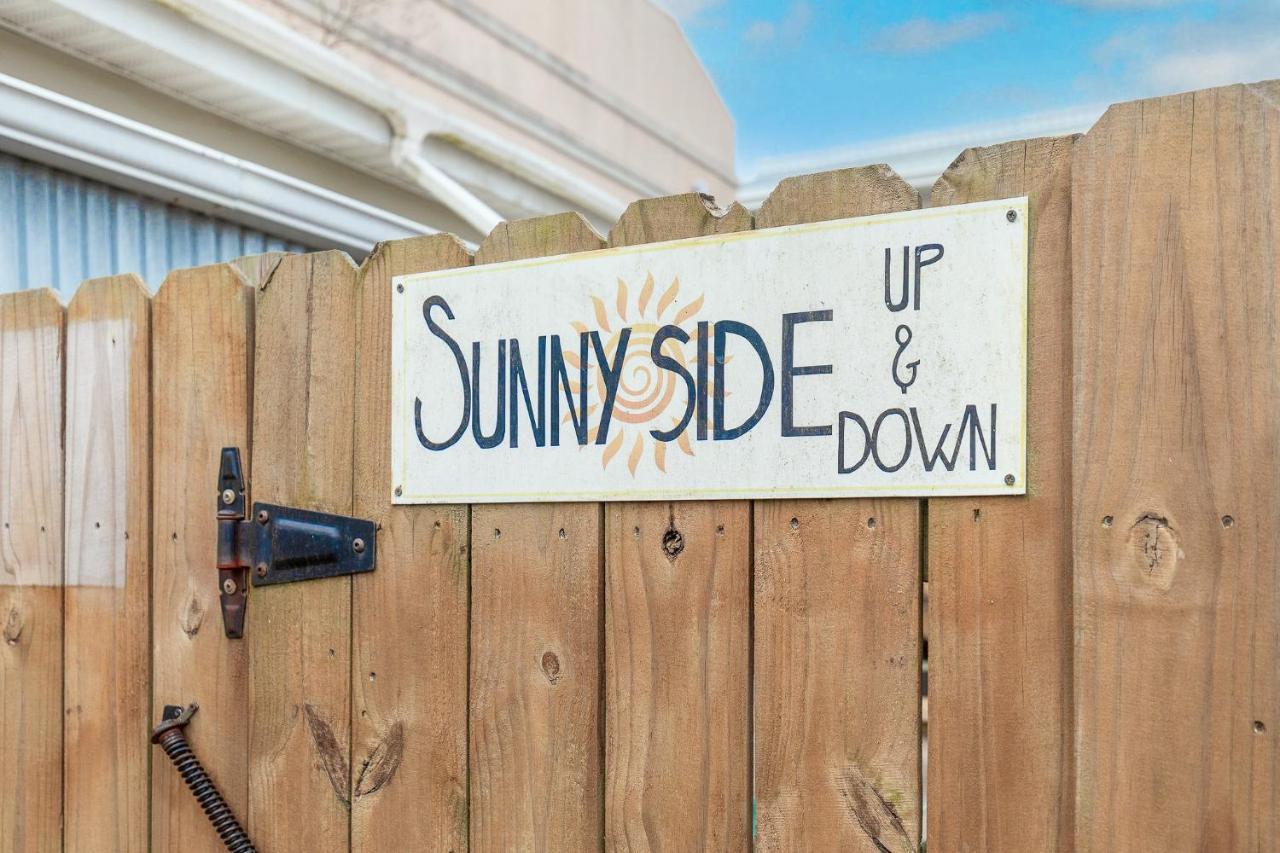 23 Center St - Sunny Side Down - Downstairs Apartment Folly Beach Extérieur photo
