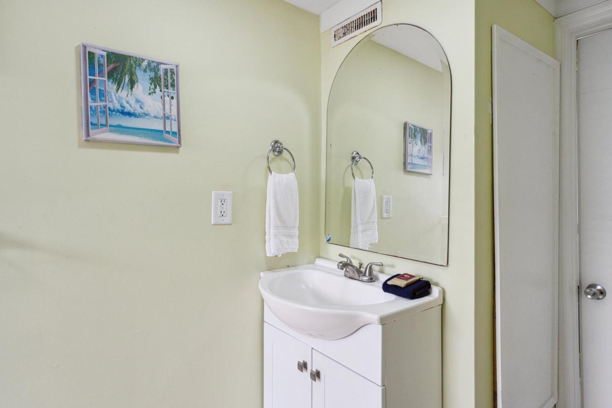 23 Center St - Sunny Side Down - Downstairs Apartment Folly Beach Extérieur photo