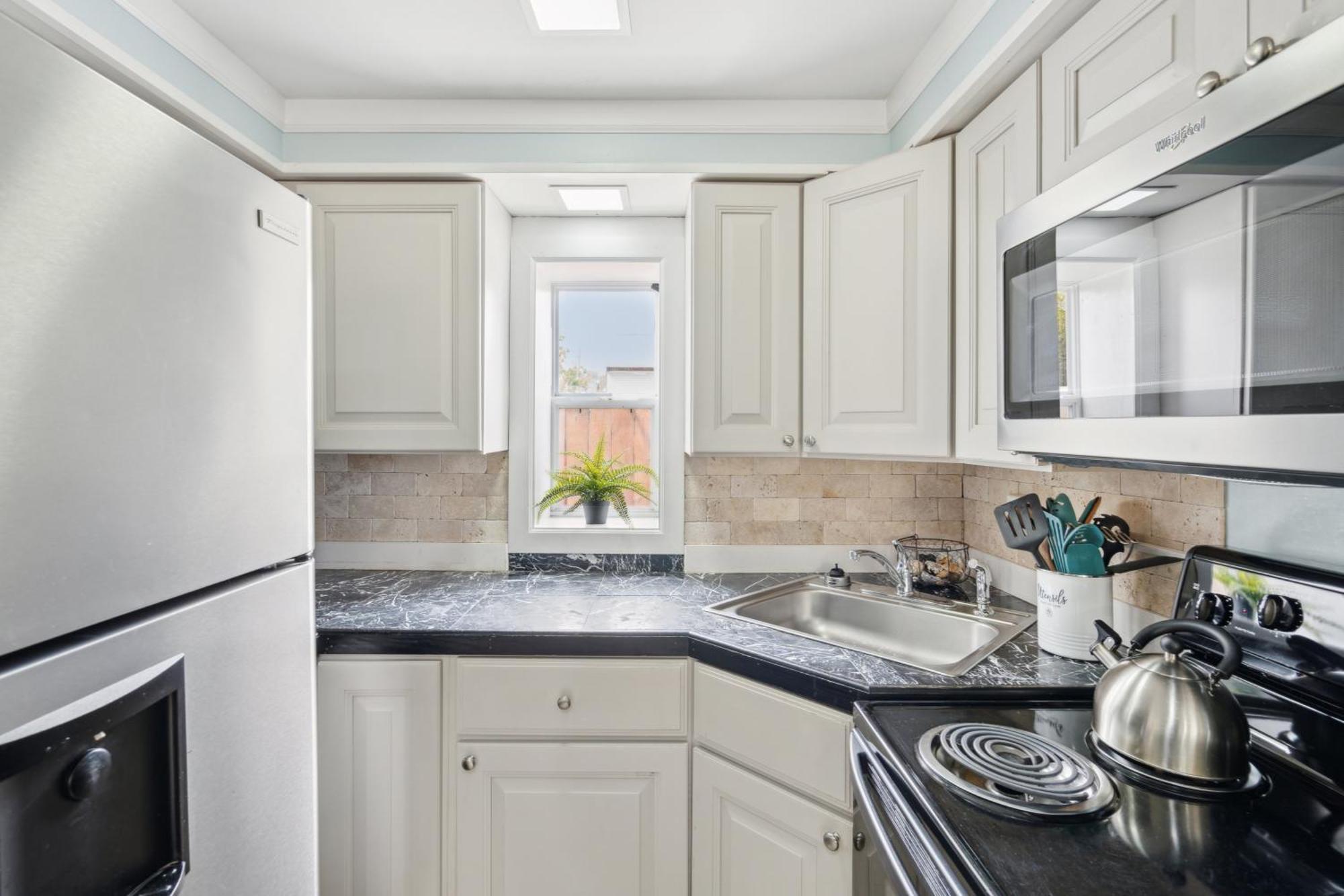 23 Center St - Sunny Side Down - Downstairs Apartment Folly Beach Extérieur photo